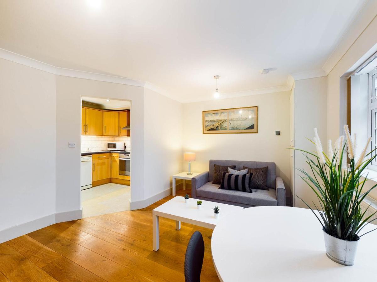 Redhill Town Centre Apartments By Livingo Eksteriør bilde